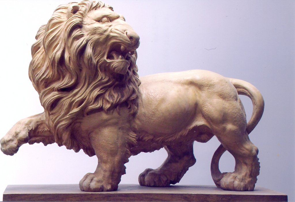Patung singa kayu jati